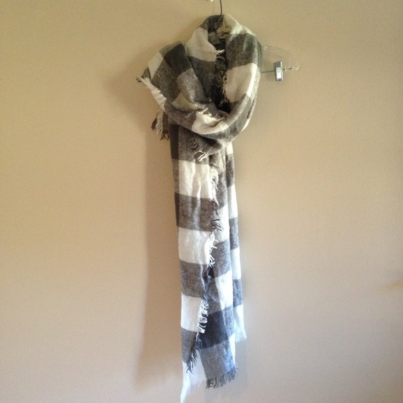 Fuzzy Gray and White Plaid Rectangle Blanket Scarf - Picture 4 of 9